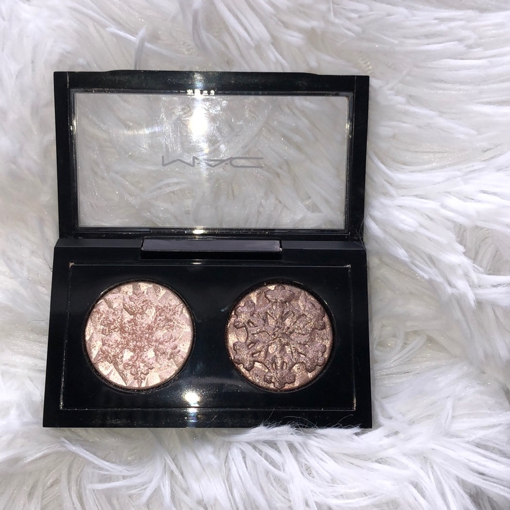 MAC cosmetics extra Dimension eyeshadow x2